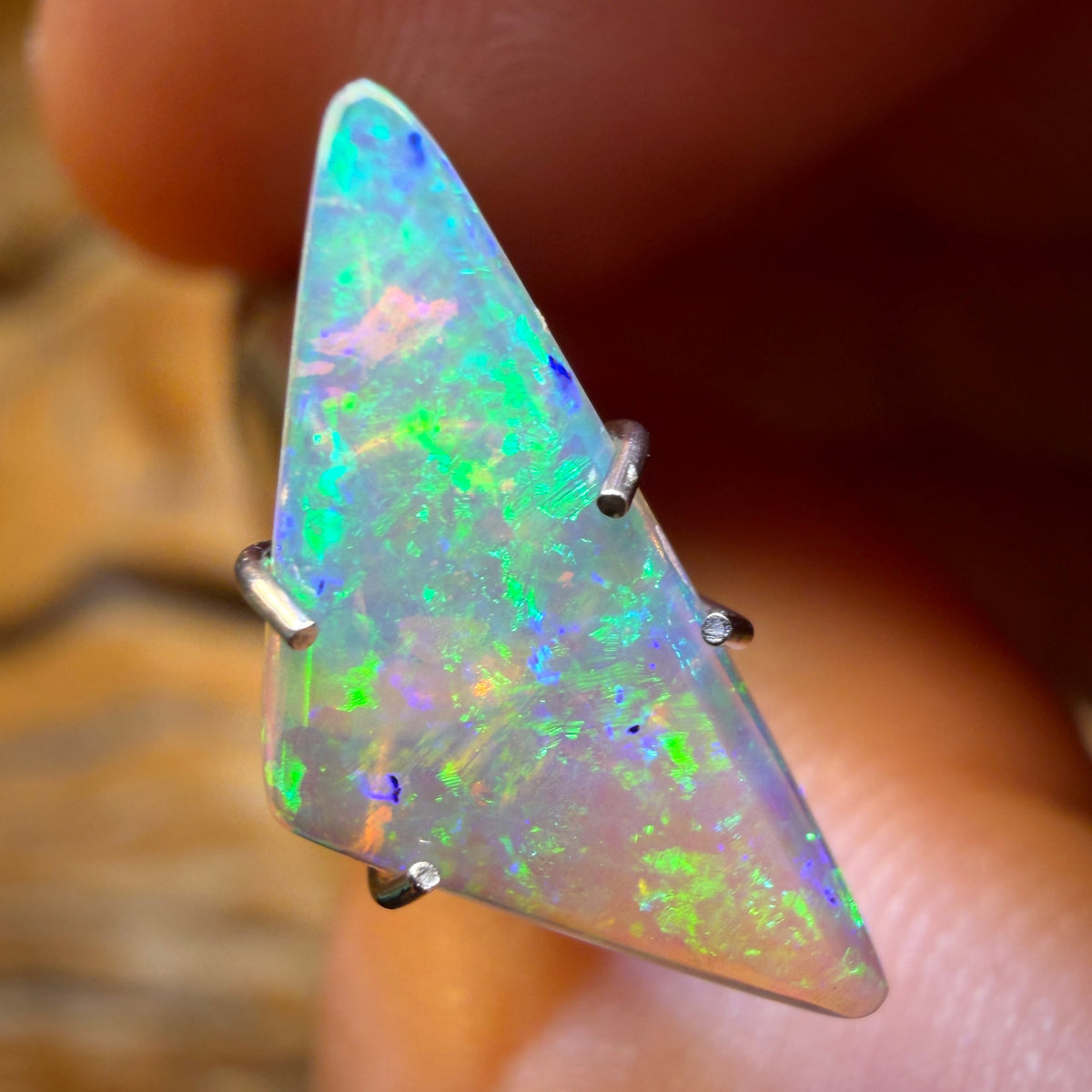 0.9cts - Top South Australian Crystal Opal from Coober Pedy