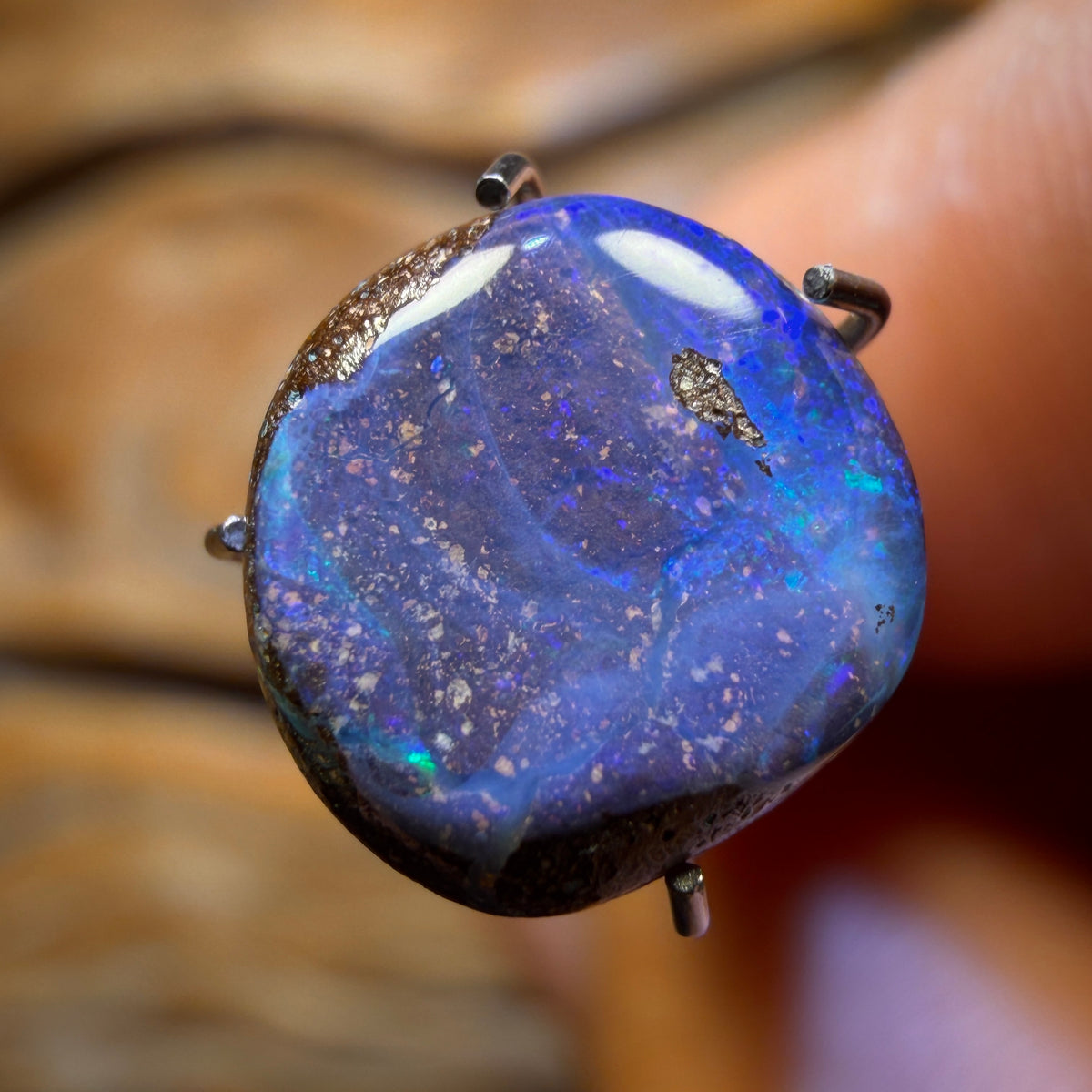 2.5cts - Queensland Boulder Seam Opal. Australian Opal