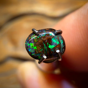 0.4 Karat - Australischer Boulder-Opal aus Yowah