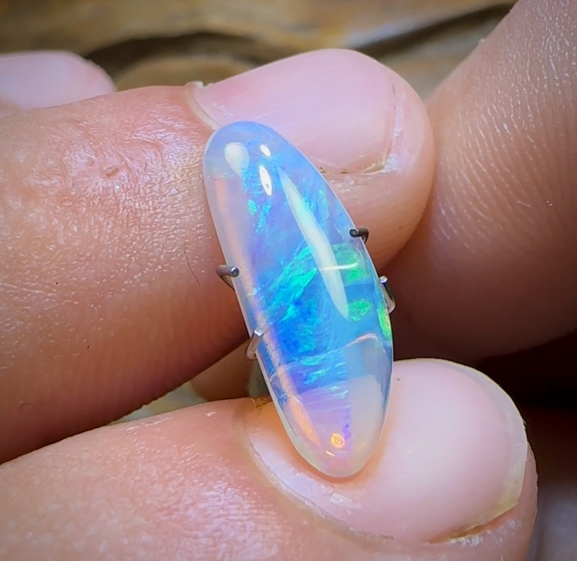 1.7cts - Lightning Ridge Crystal Opal