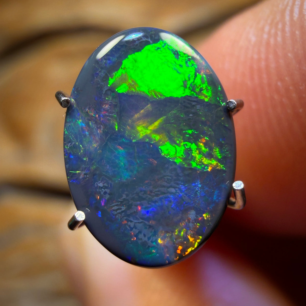 1.8cts - Gem Lightning Ridge Black Opal