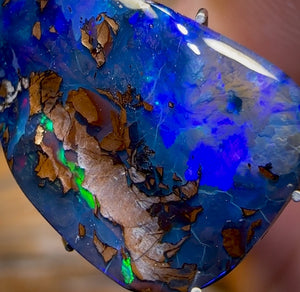 8.4cts - “Plasma Stream” Queensland Boulder Seam Opal