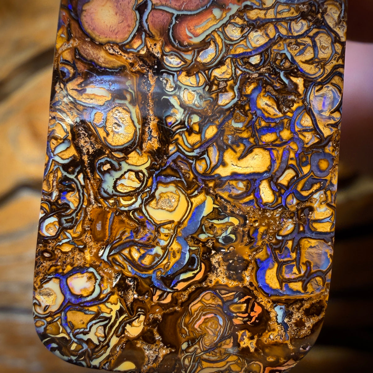 35 x 22 mm – Gebohrte Stammes-Boulder-Opal-Halskette aus Queensland