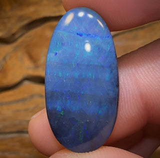 21,1 carats – Opale australienne « œuf de minuit ». QUALITÉ GEMME