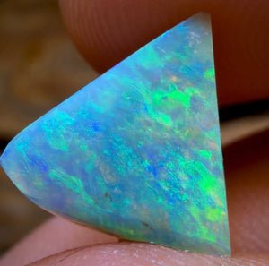 Auction Fall-Through = Your Gain! 🔥 Now More Than 50% Off RRP 🚨 3.2cts - South Australian Crystal Opal Rub