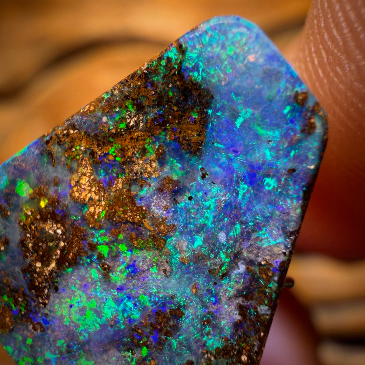 10,3 ct – Queensland Boulder Seam Opal. Riffmuster