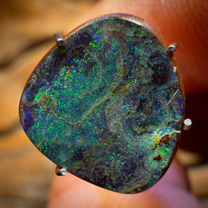 3.5cts - Queensland Boulder Seam Opal. Australian Opal