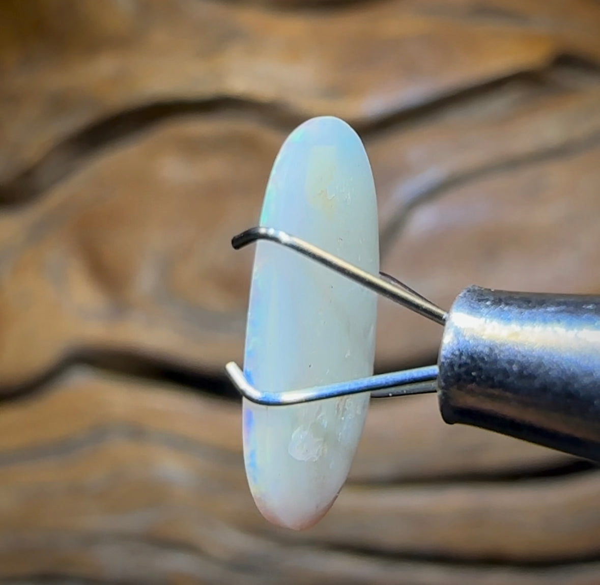 1.7cts - Lightning Ridge Crystal Opal - Opal Whisperers