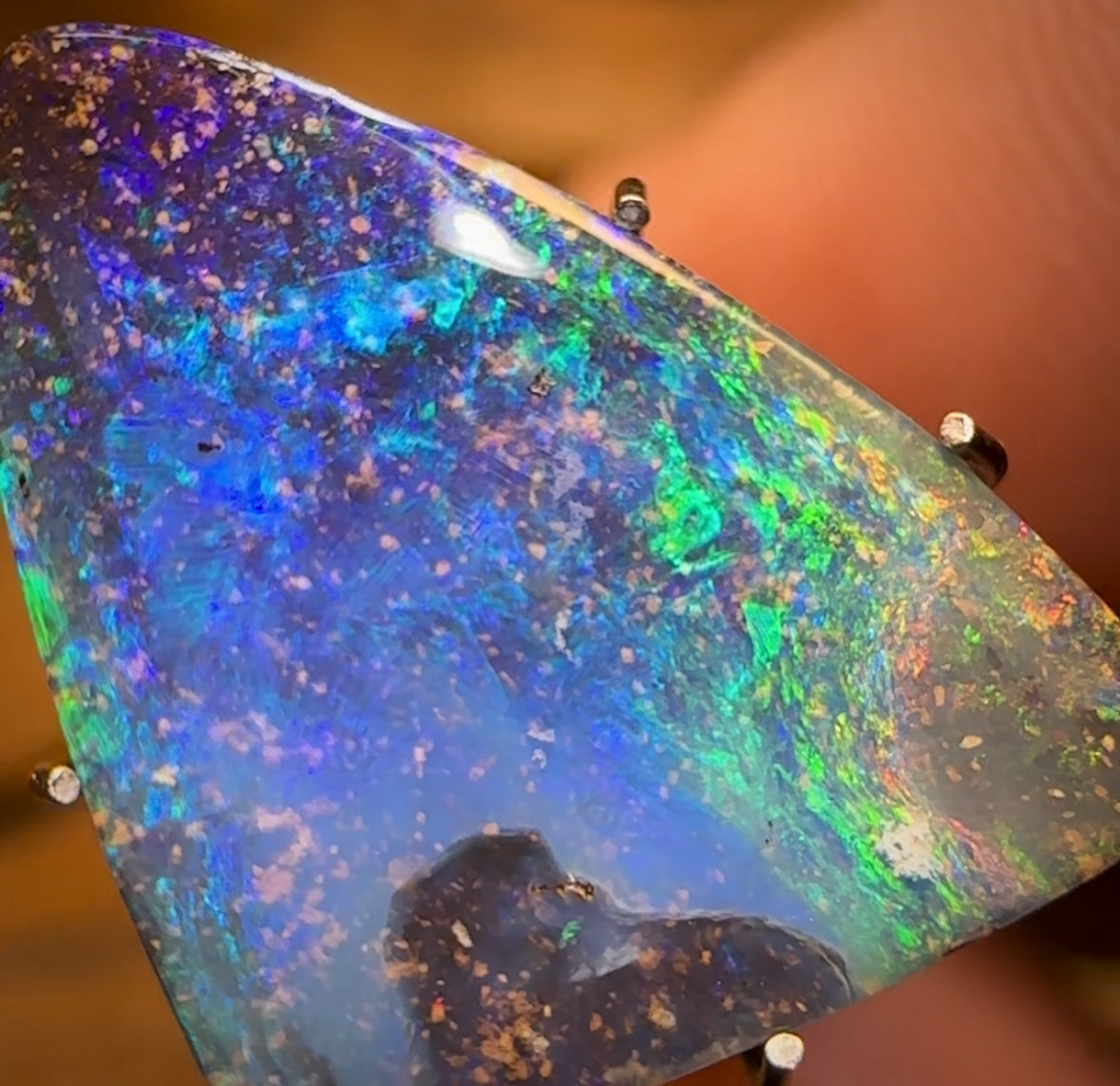 5.6cts - Queensland Boulder Seam Opal