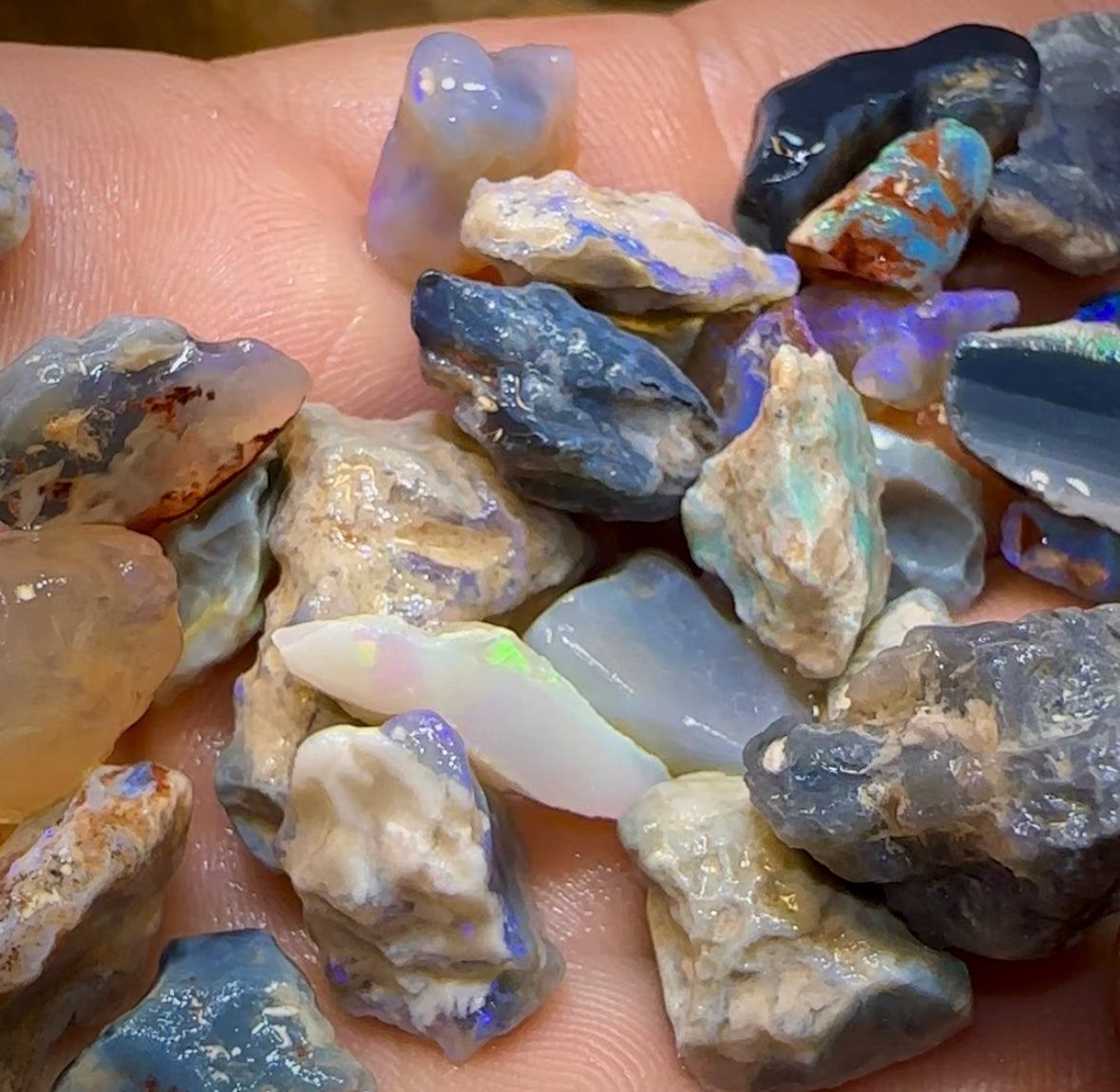152.8cts - 32x Lightning Ridge Crystal, Dark and Black Opal Rough. Less than $10/piece - Opal Whisperers
