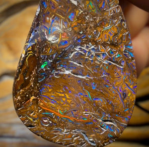 Collier en opale boulder du Queensland, style tribal, 37 x 22 mm
