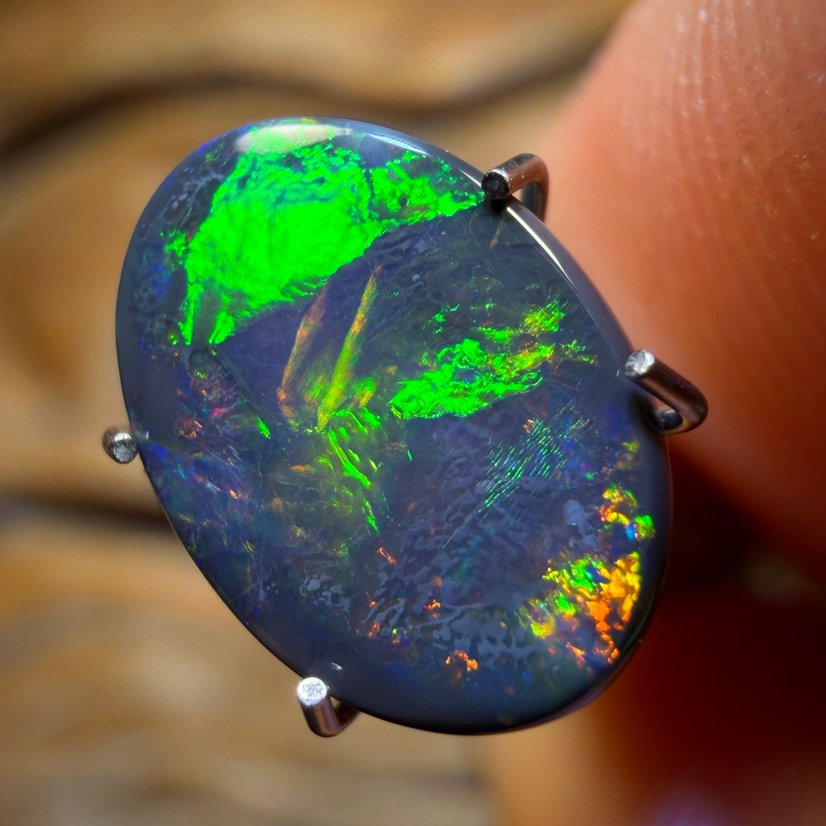 1.8cts - Gem Lightning Ridge Black Opal