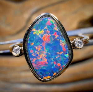 14-karätiger Goldring mit Queensland Boulder Opal-Doublet