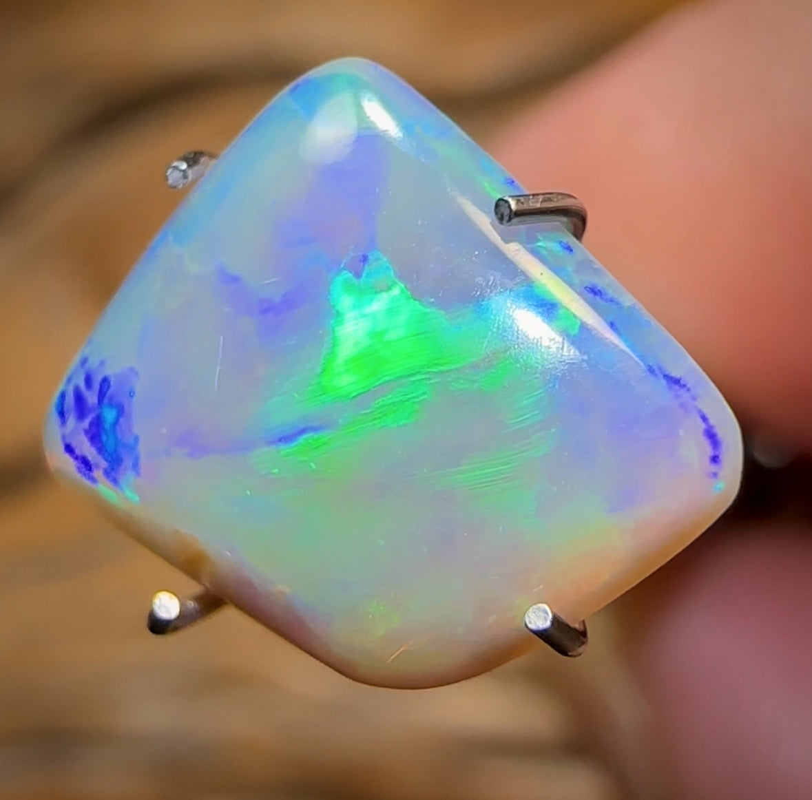 2.3cts - Lightning Ridge Dark Opal