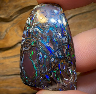 78,8 carats – Opale Boulder tribale australienne de qualité supérieure. Collection Andreou Heritage