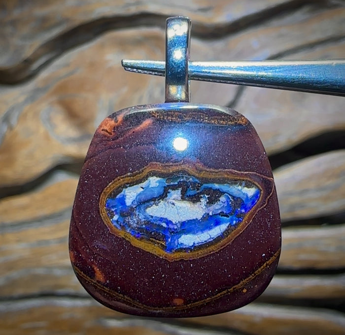 Anhänger aus massivem Queensland-Boulder-Opal. Koroit-Nusskern! Wunderschön!