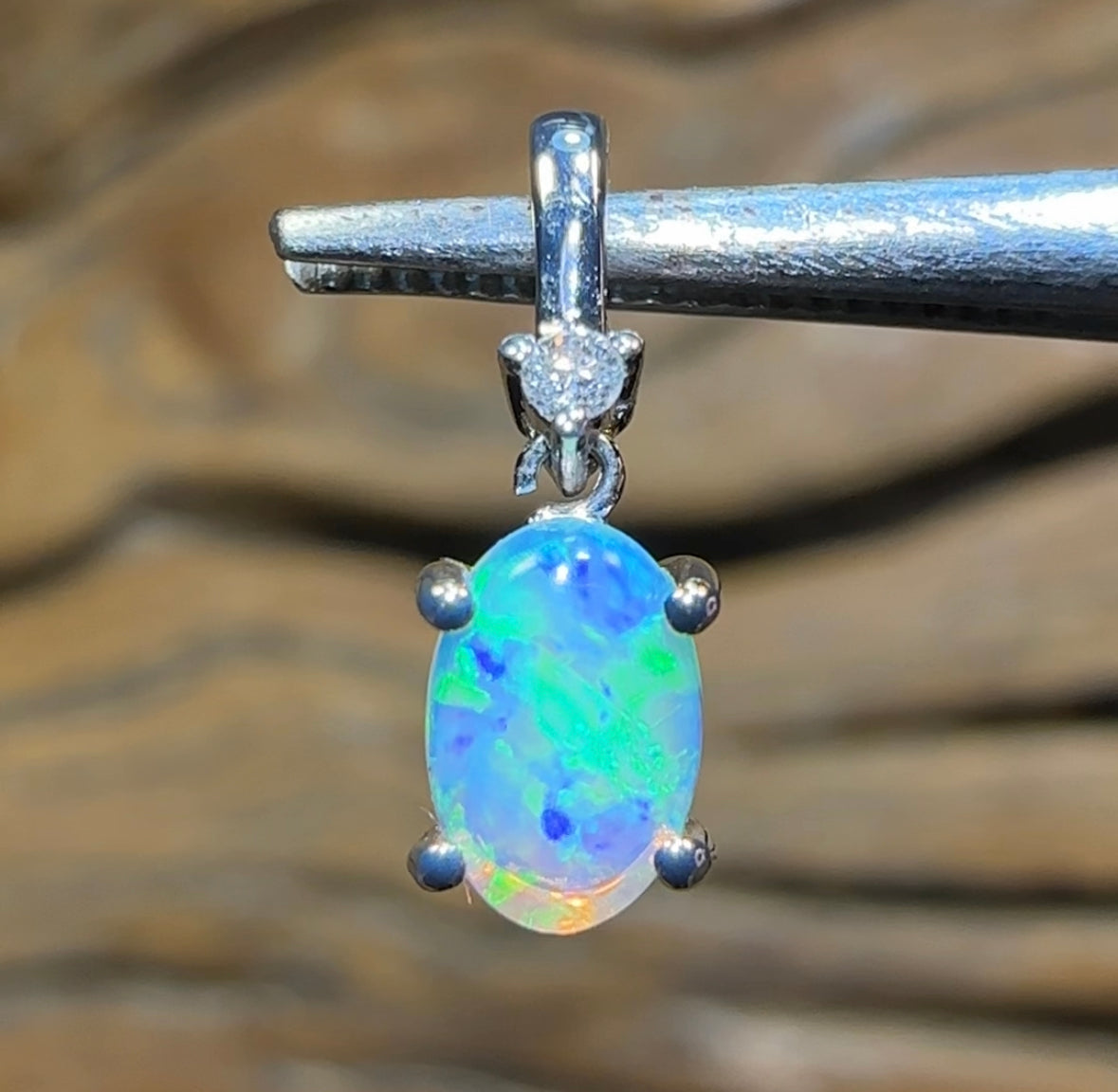 18k White Gold - Claw set South Australian Crystal Opal Pendant - Opal Whisperers