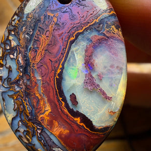 33 x 23 mm – Gebohrte Stammes-Queensland-Boulder-Opal-Halskette
