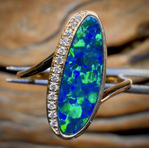 14 Karat Gold – Queensland Boulder Opal Doublet Ring, bestes elektrisches Blaugrün mit Diamanten