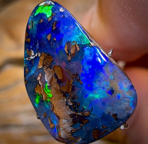 8.4cts - “Plasma Stream” Queensland Boulder Seam Opal