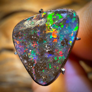 3.2cts - Queensland Boulder Seam Opal. Australischer Opal