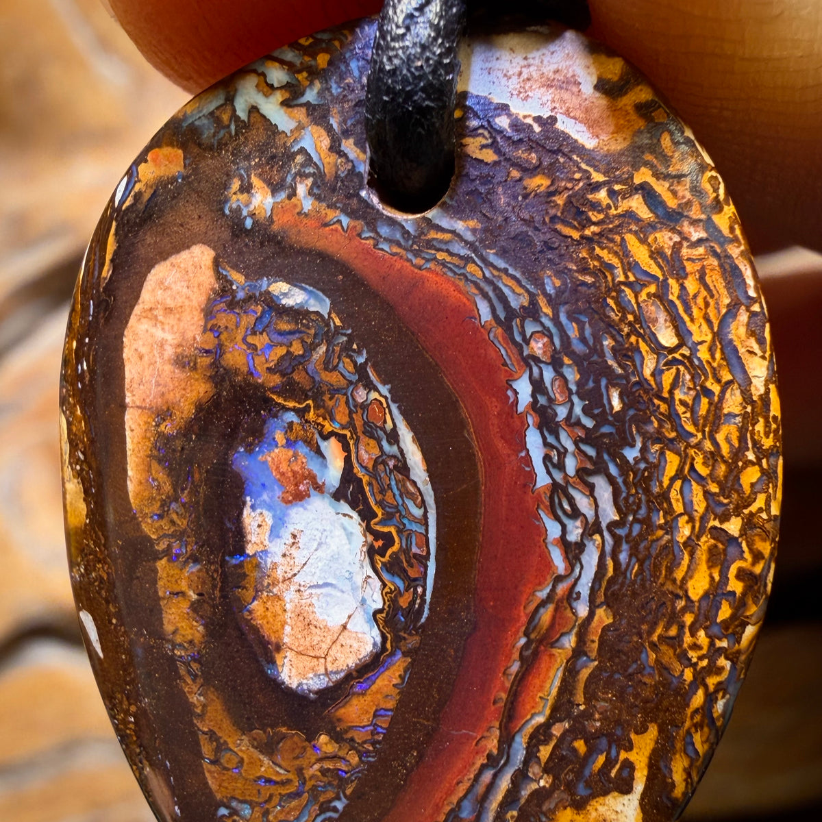 31 x 23 mm – Gebohrte Tribal Queensland Boulder Opal Halskette