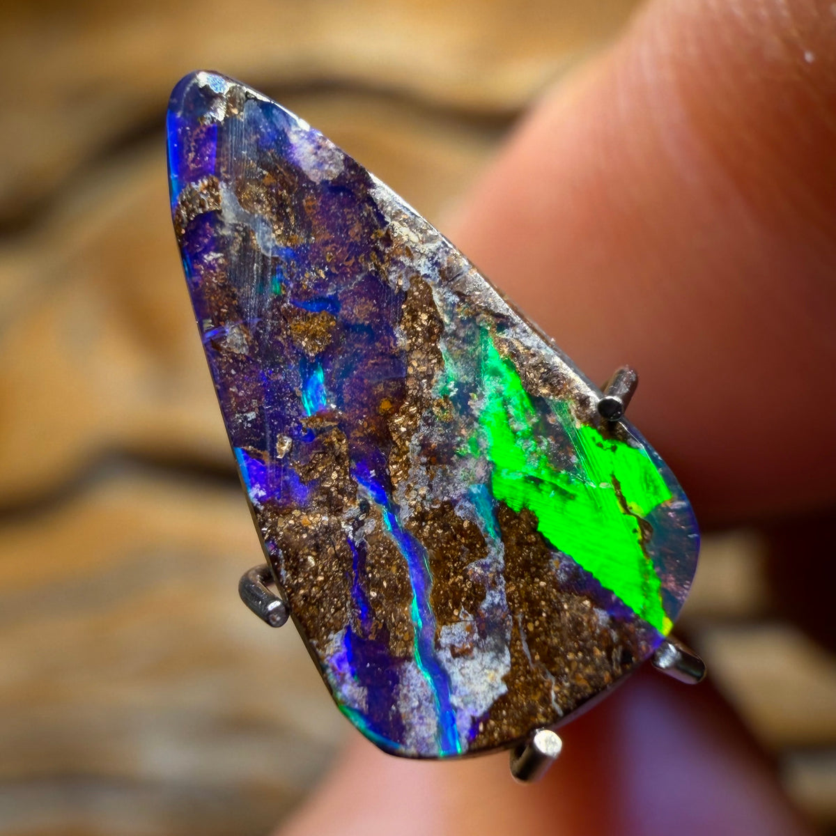 2.1cts - Awesome ! Queensland Boulder Seam Opal. Australian Opal