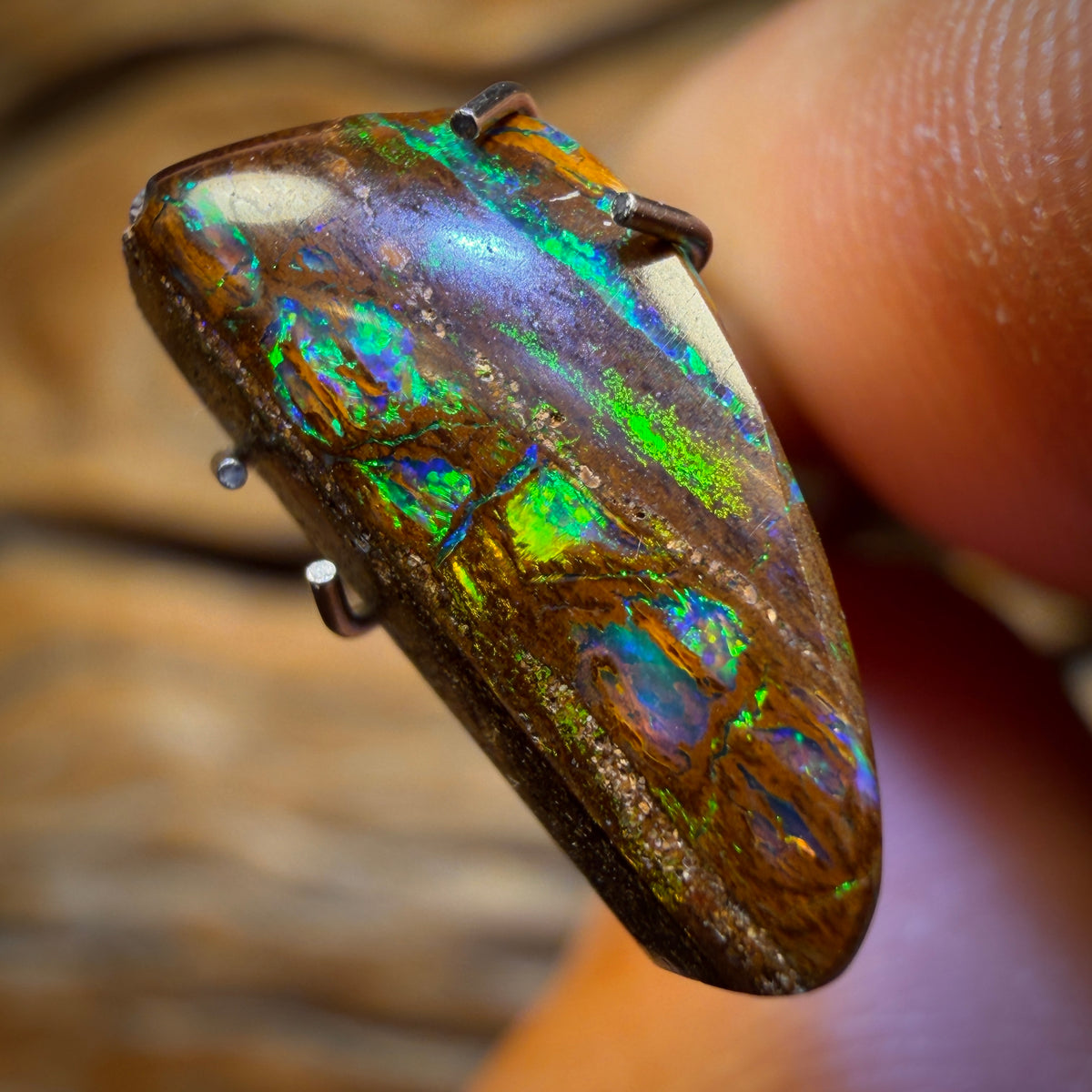 3,4 ct – Versteinertes Holz Ersatz-Boulder-Opal aus Yowah