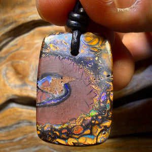 29 x 19mm - Gebohrter Stammes Queensland Boulder Opal Halskette
