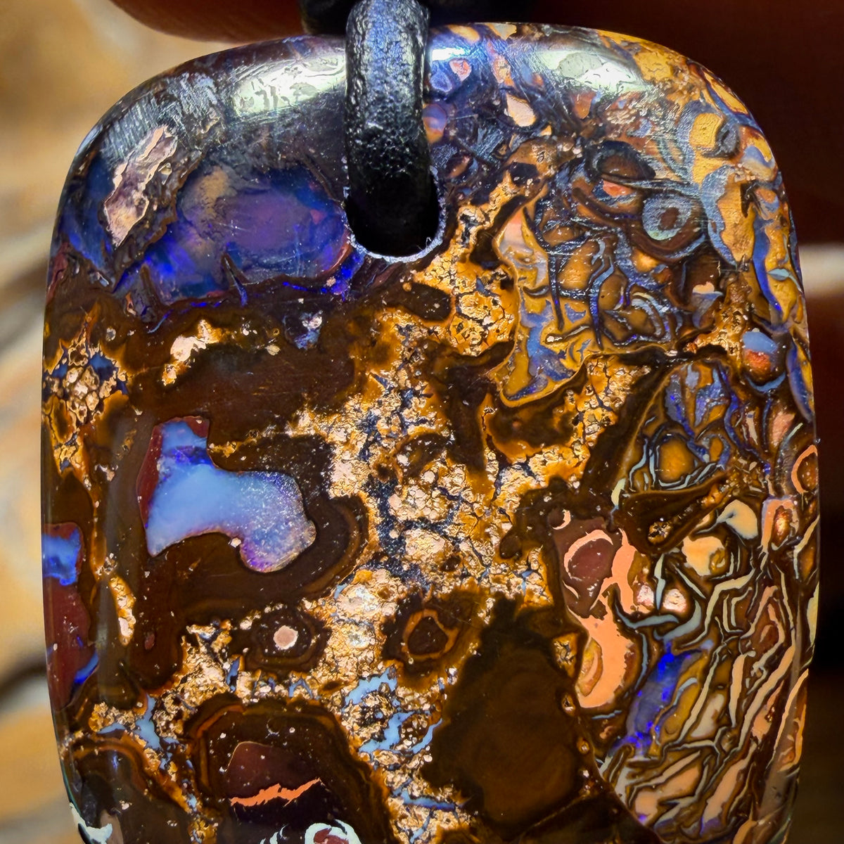 24 x 21mm - Gebohrte Tribal Queensland Boulder Opal Halskette