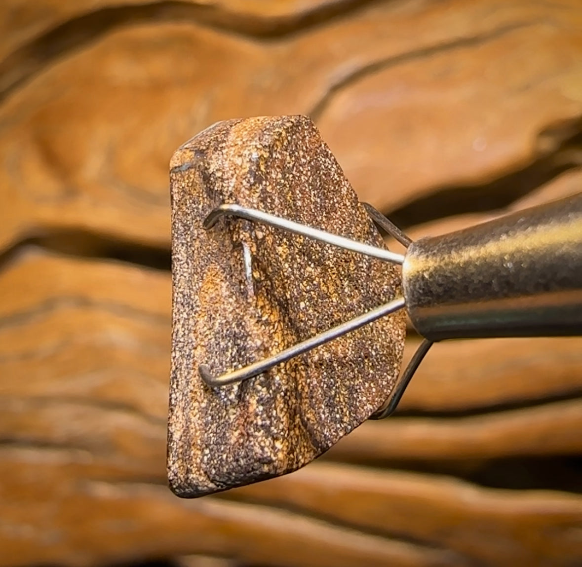 10.3cts - Queensland Boulder Seam Opal. Reef Pattern