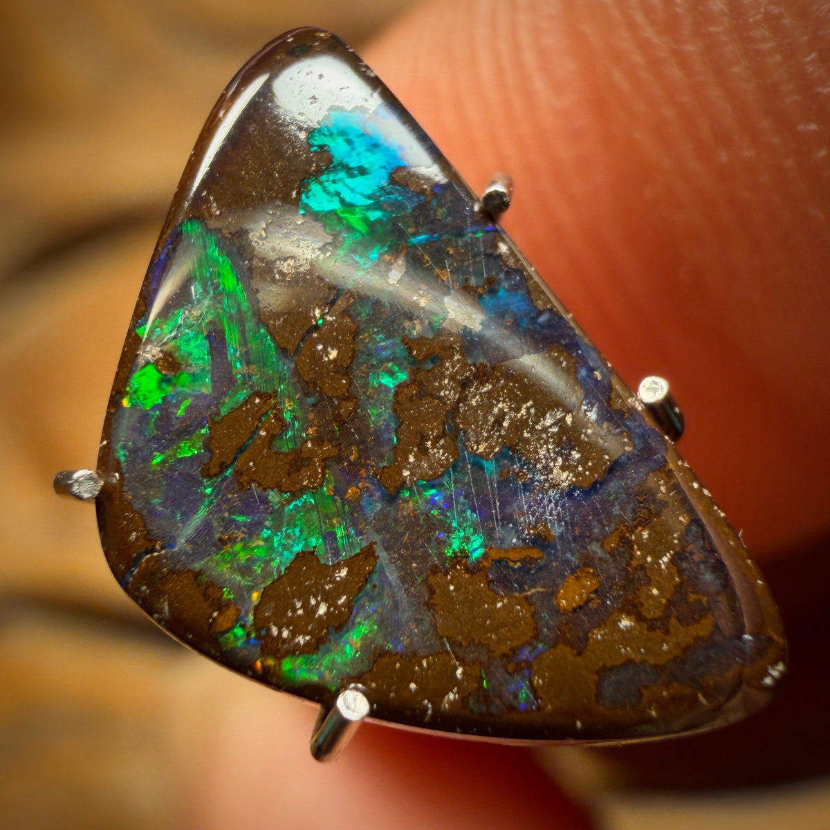 2.3cts - Australian Boulder Seam Opal