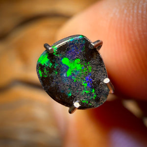 🔨 AUCTION 🔨 No Reserve 0.6cts - Queensland Boulder Seam Opal. Australian Opal