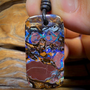 37 x 19 mm – Gebohrte Stammes-Opal-Halskette aus Queensland-Boulderopal