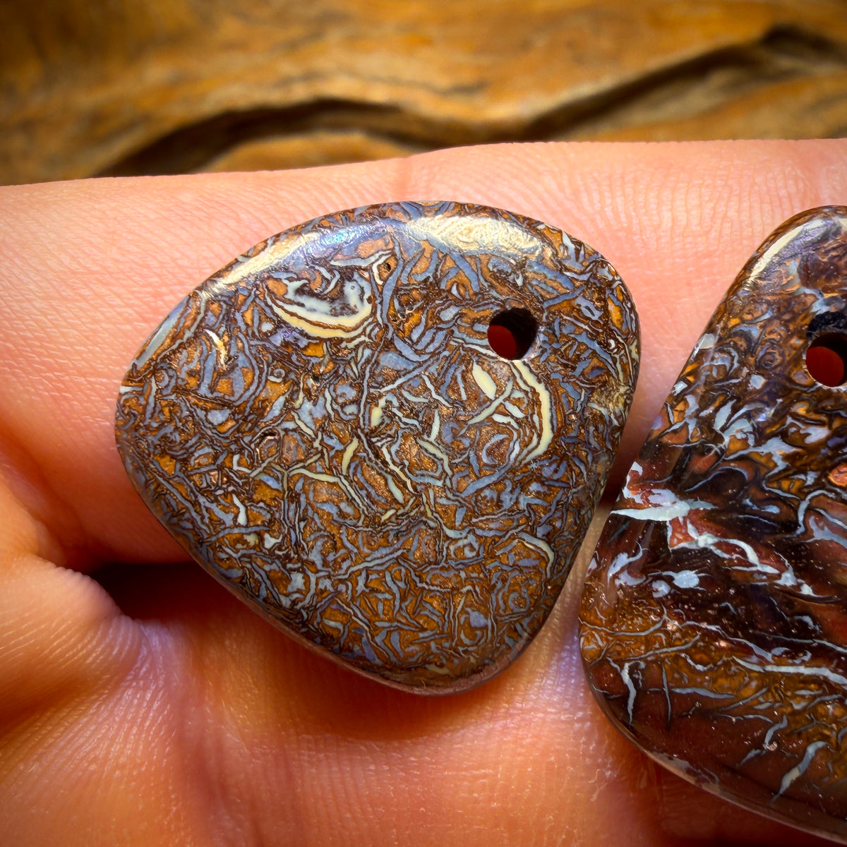 59,1cts - 3 opales de rocher du Queensland percées. Lot de gros EXCEPTIONNEL
