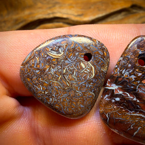 59,1cts - 3 opales de rocher du Queensland percées. Lot de gros EXCEPTIONNEL