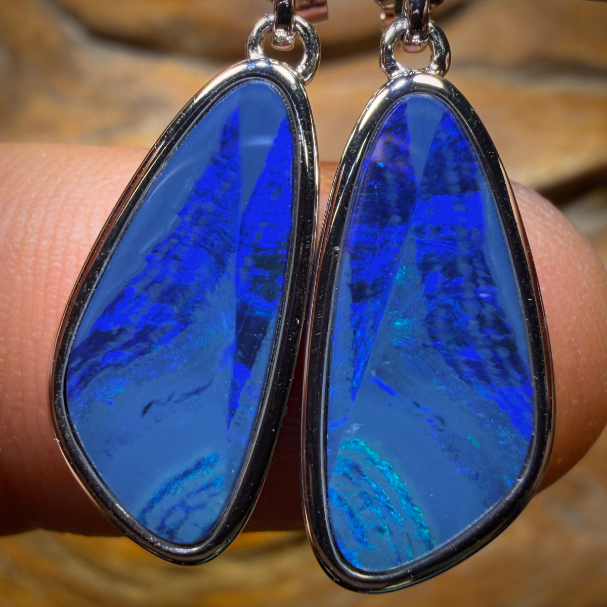 Große Ohrstecker aus Sterlingsilber mit australischem Boulder-Opal-Doublet