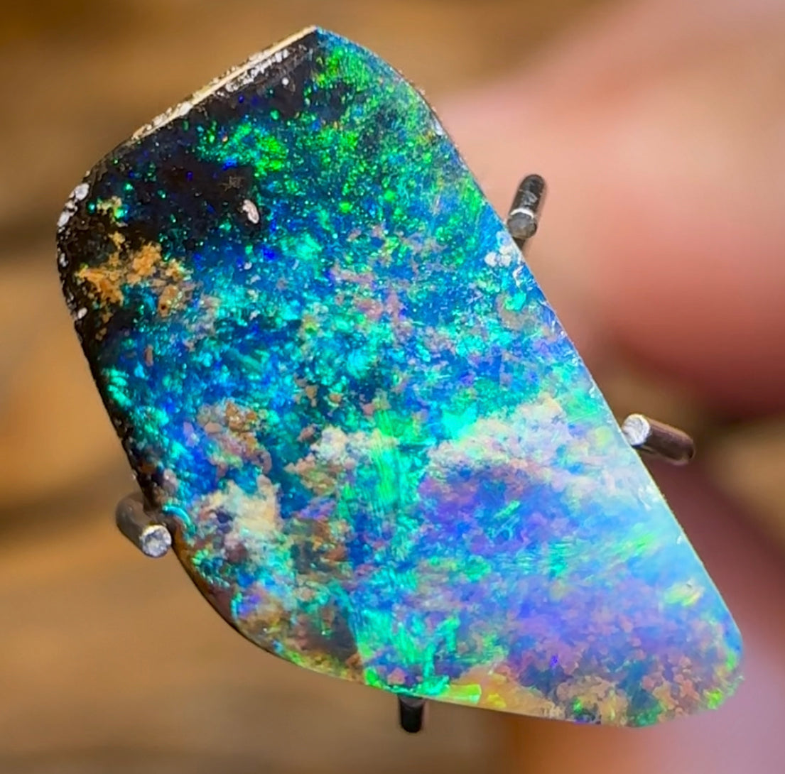 2.4cts - Winton Seam Opal. Australian Opal - Opal Whisperers