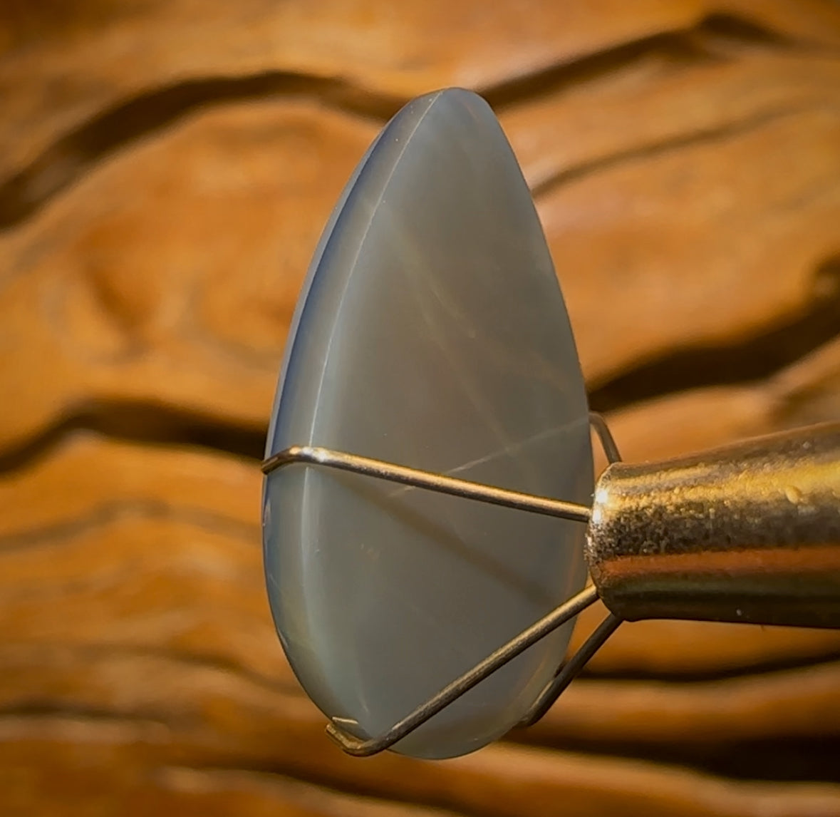 Auction Fall-Through = Your Gain! 🔥 Now More Than 50% Off RRP 🚨   8.3cts - Big Teardrop Lightning Ridge Black Opal Doublet