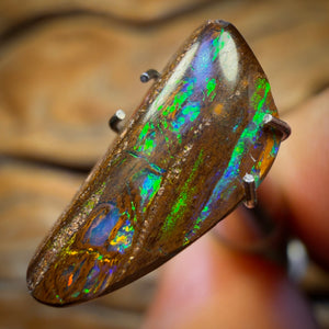 3,4 ct – Versteinertes Holz Ersatz-Boulder-Opal aus Yowah