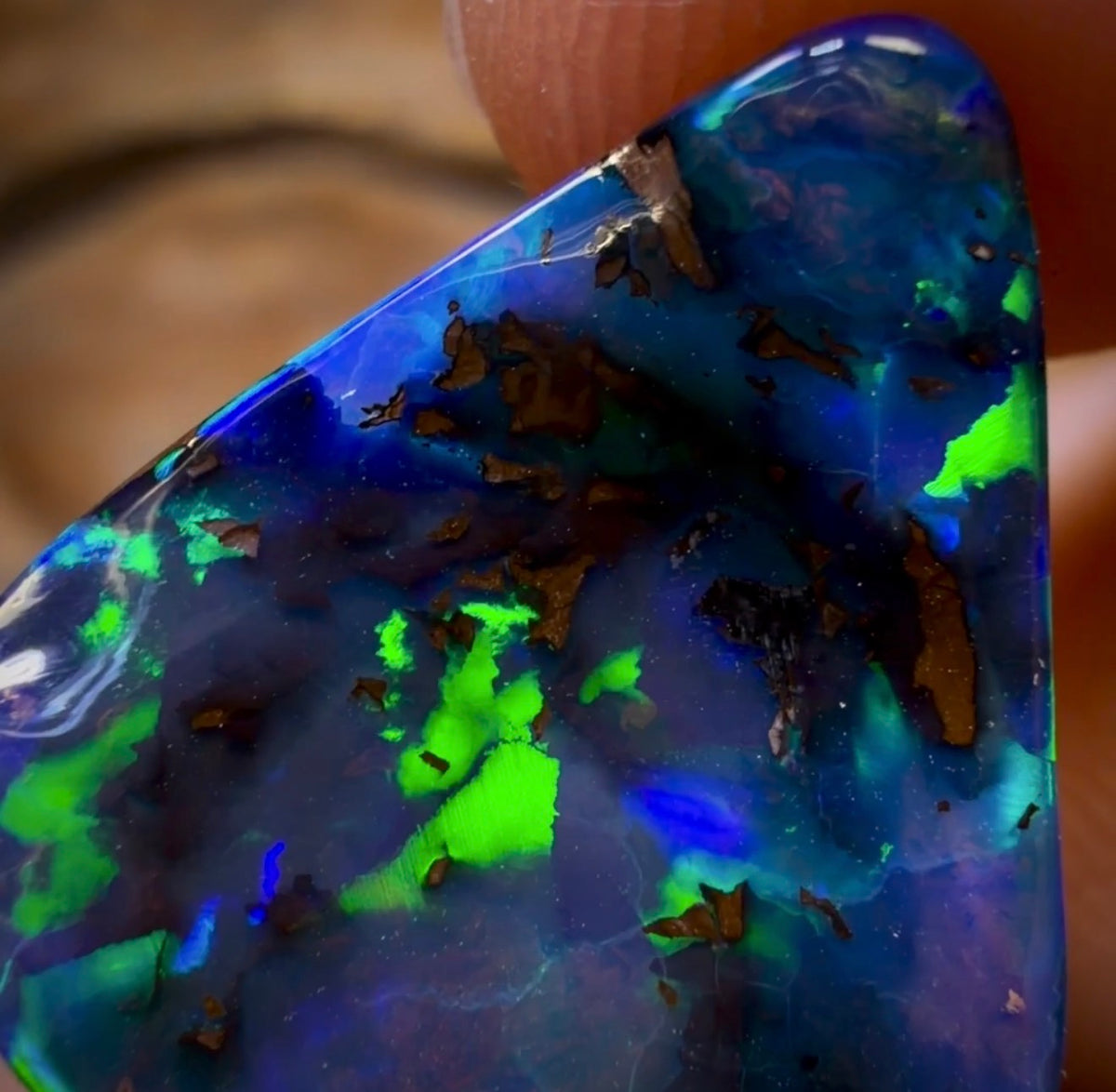 10.45cts - Wow BANGER GEM Brightest Queensland Boulder Seam Opal