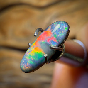 0,8 ct – Australischer Boulder-Seam-Opal