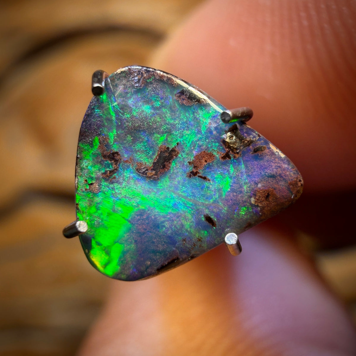 1.5cts - Queensland Boulder Seam Opal. Australian Opal
