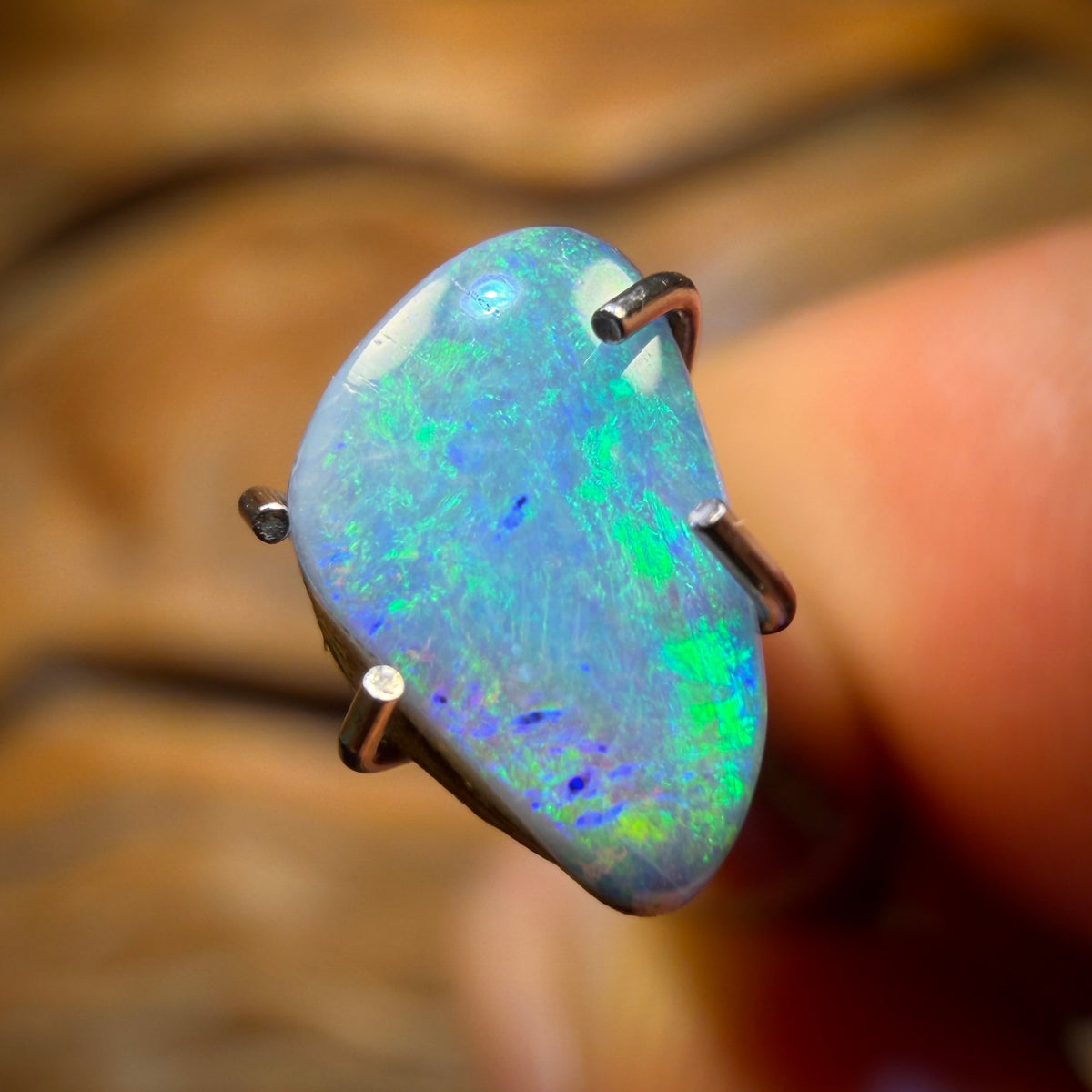 0.8cts - Queensland Boulder Seam Opal from Winton