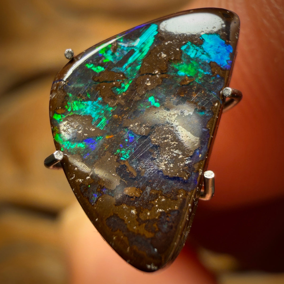 2.3cts - Australian Boulder Seam Opal