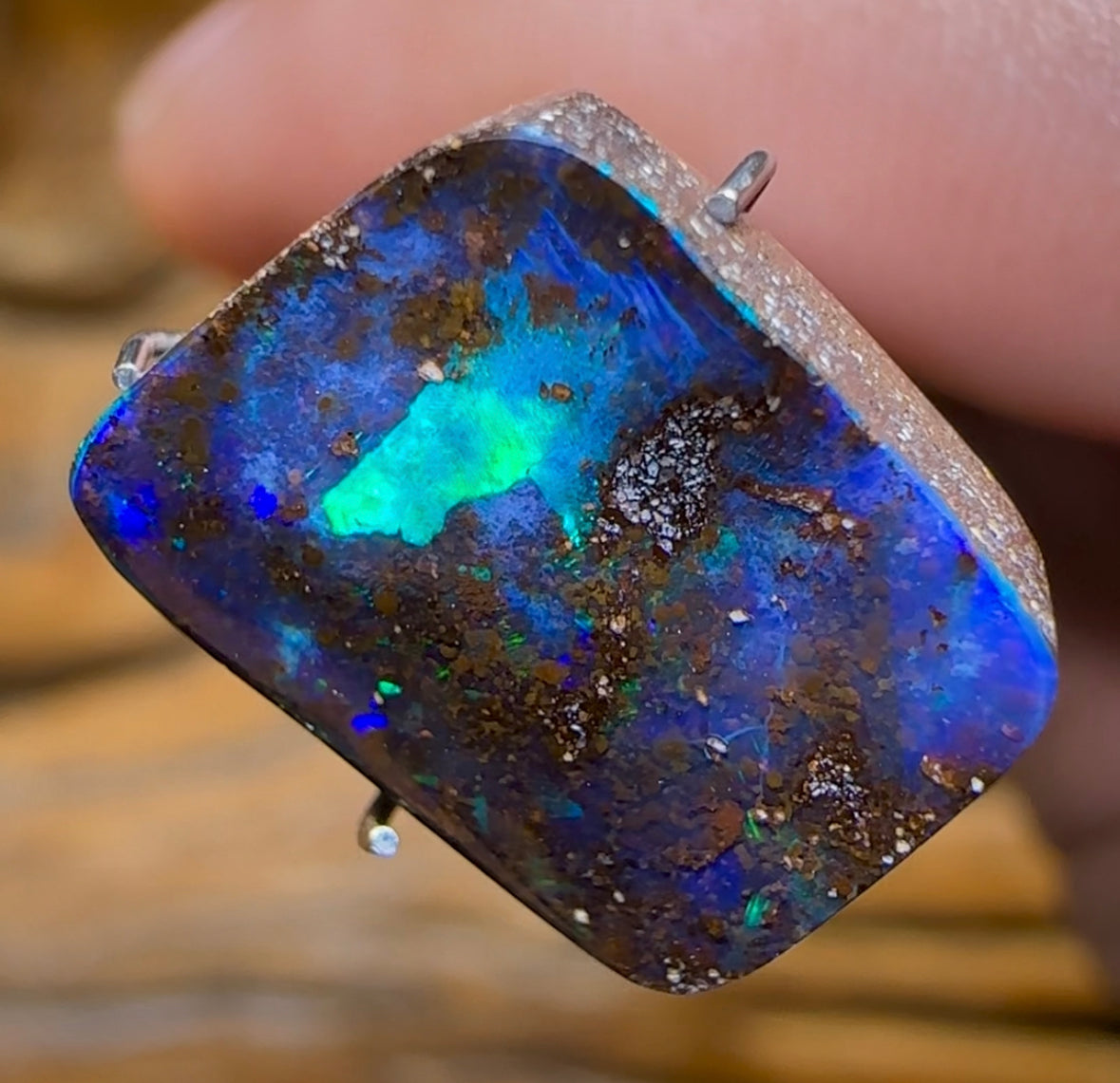 6.9cts - Queensland Boulder Seam Opal. Reef Pattern - Opal Whisperers