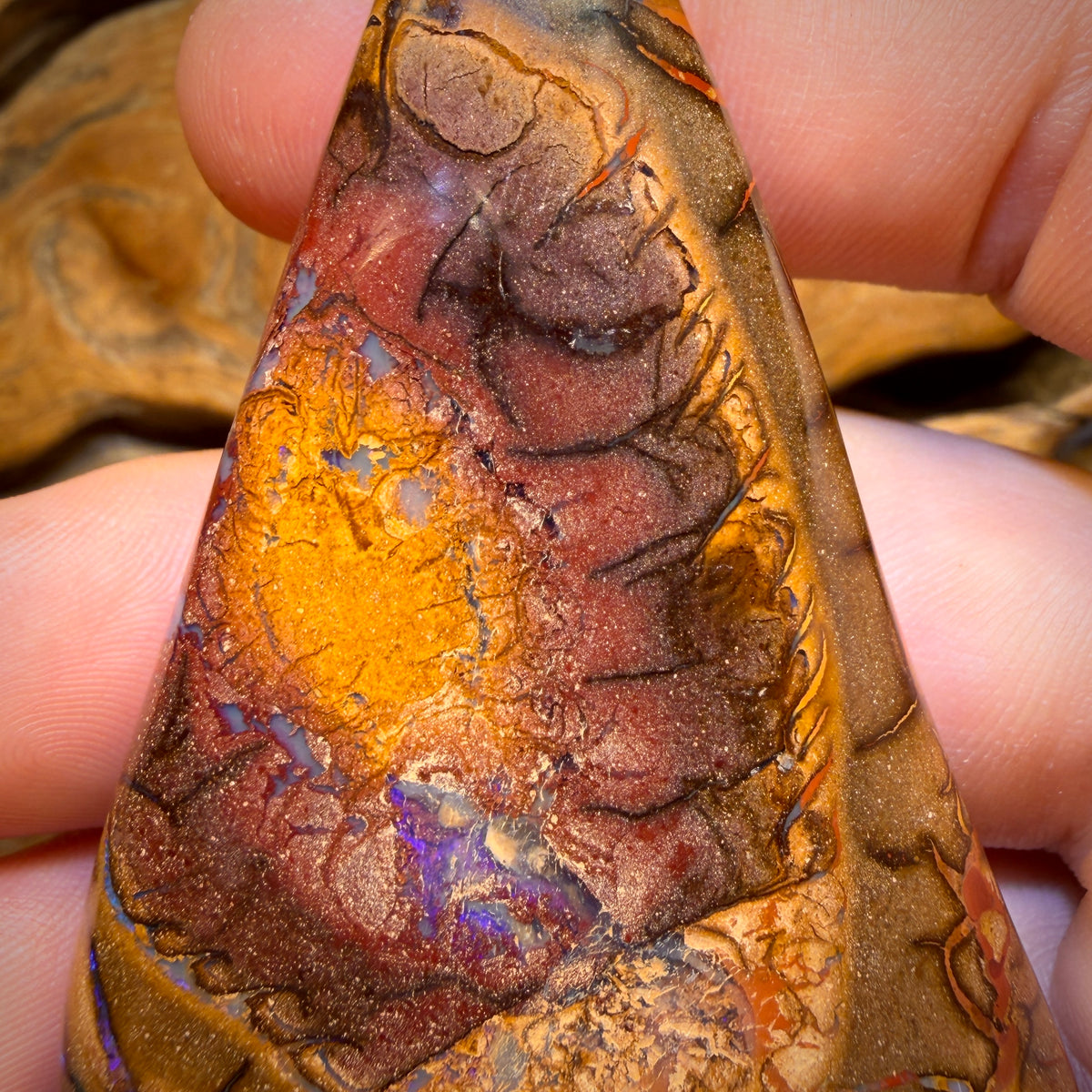 344,2 cts - Opale boulder australienne tribale massive couleur beige. Double face.