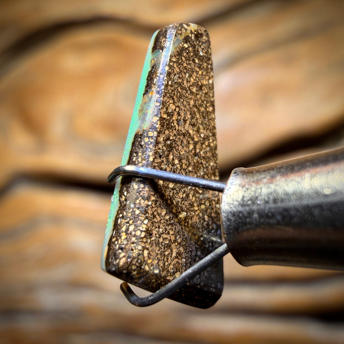 🔨 AUCTION 🔨 2.3cts - Queensland Boulder Seam Opal. RECUTTER’S DELIGHT