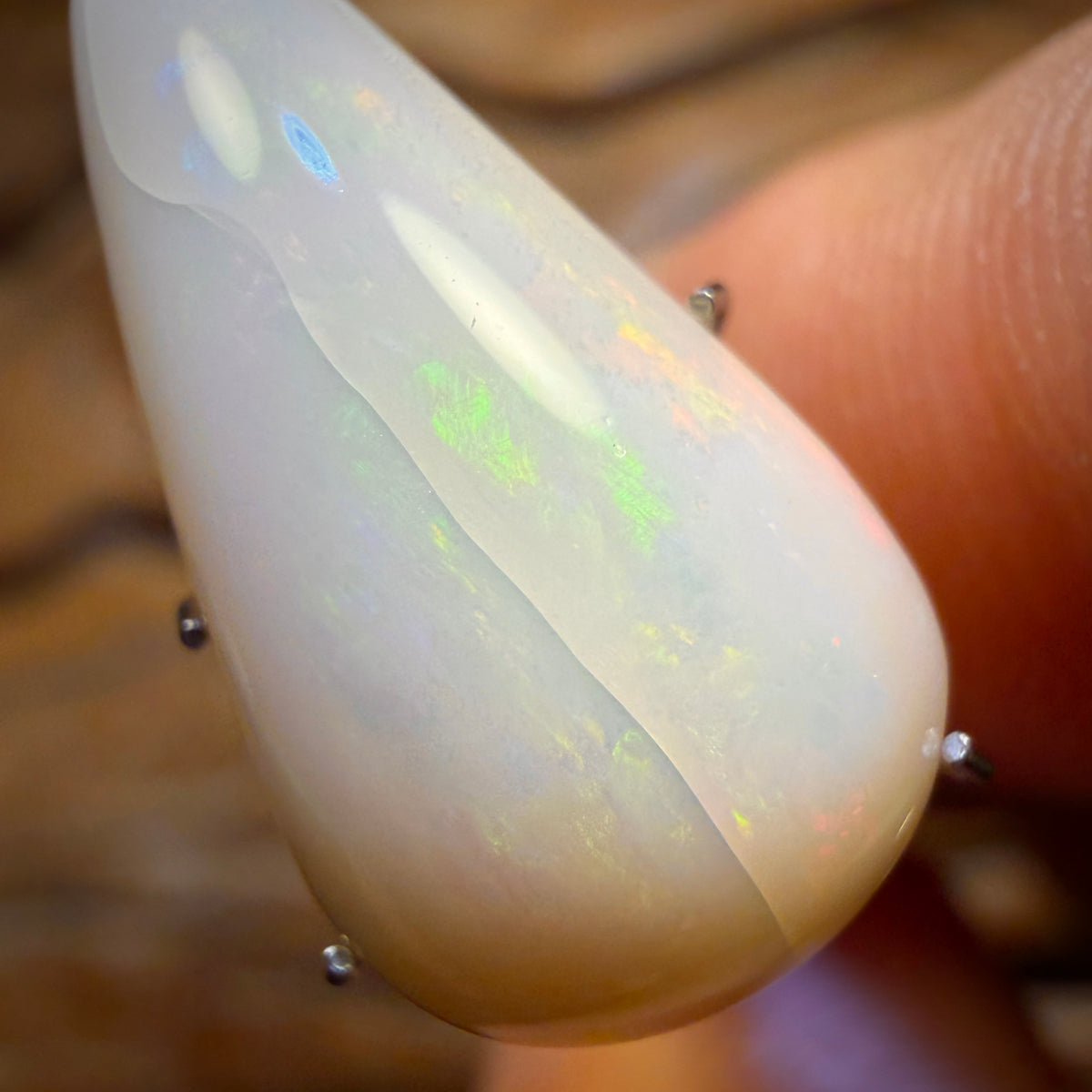 🔨 AUCTION 🔨 No Reserve 7.7cts - South Australian White Opal from Coober Pedy
