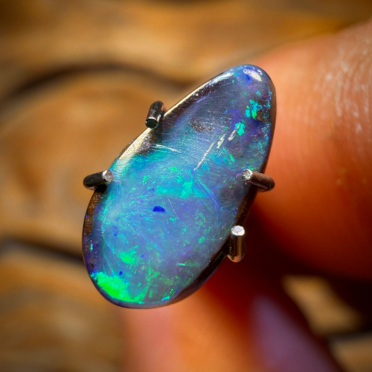 0.9cts - Queensland Boulder Seam Opal. Australian Opal